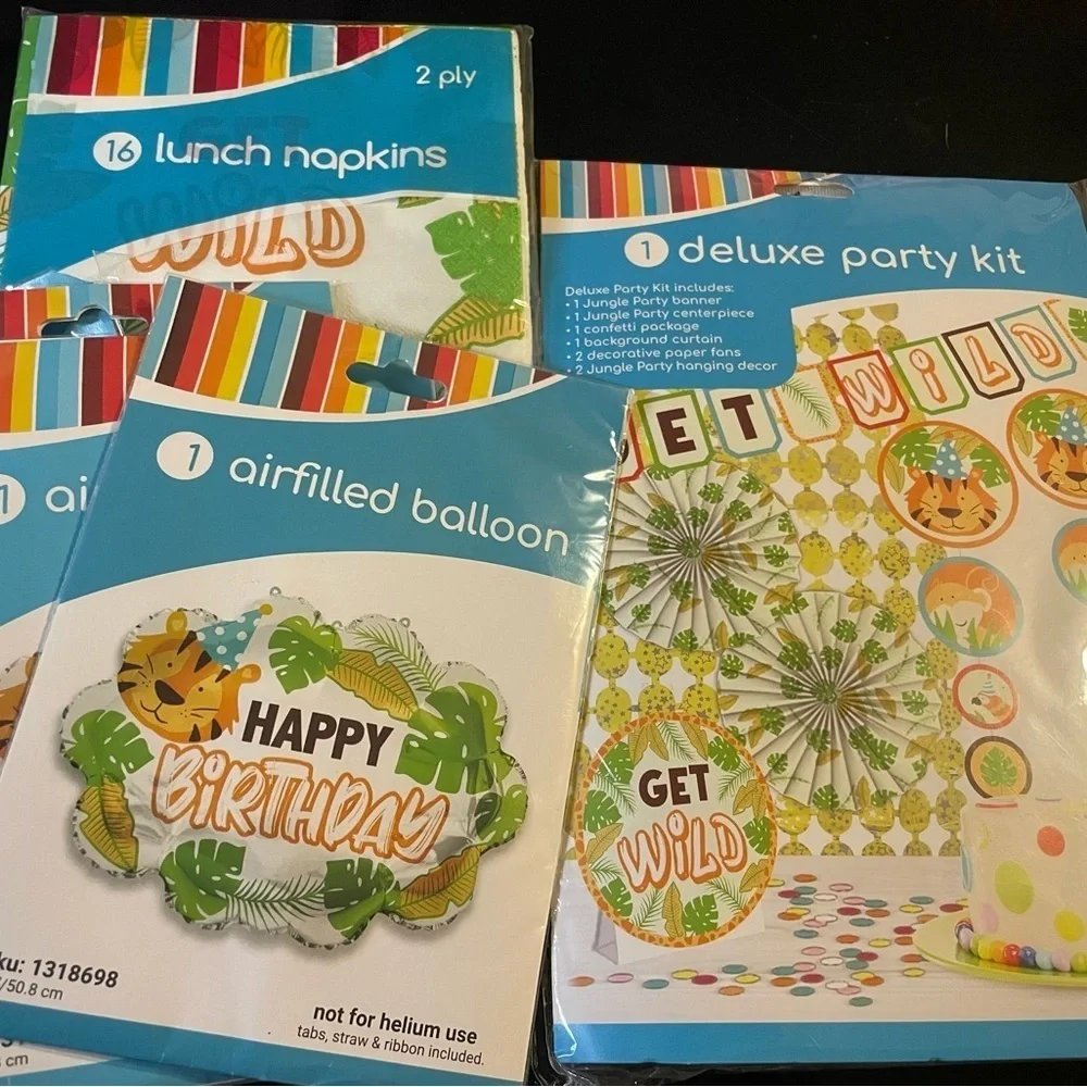 Jungle Theme Deluxe Party Kit with Balloons and Napkins
